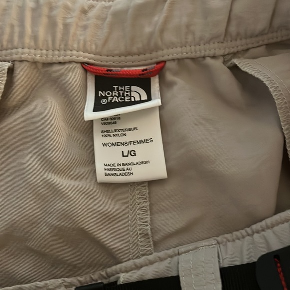 North face hiking shorts - Picture 2 of 3